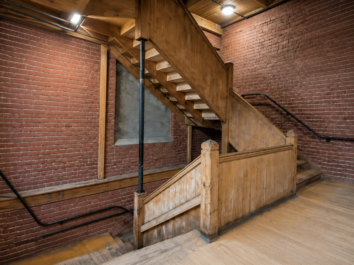 Vue de l’escalier intérieur en chêne blanc